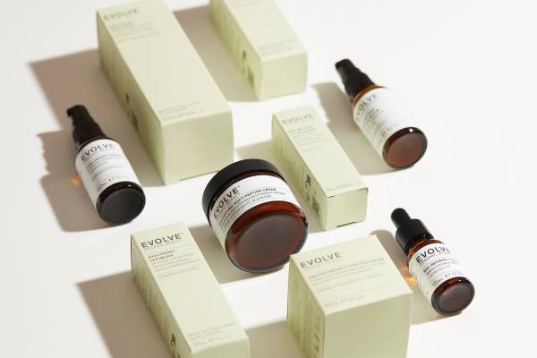 evolve organic beauty recyclable packaging flatlay