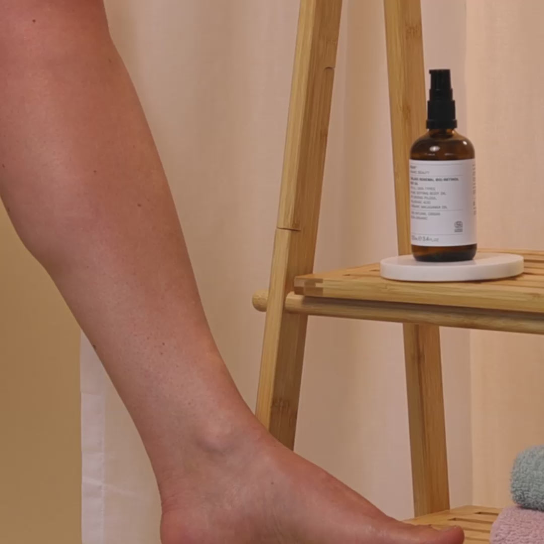 skincare model showing how to use bio retinol firming body oil evolve organic skincare