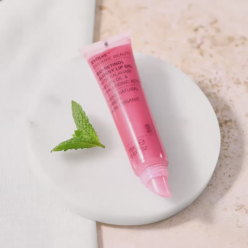 Video showing how to apply the gloss along with before and afters of using bio retinol glossy lip oil