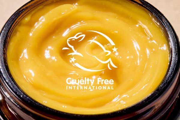 evolve vitamin c mask with cruelty free logo