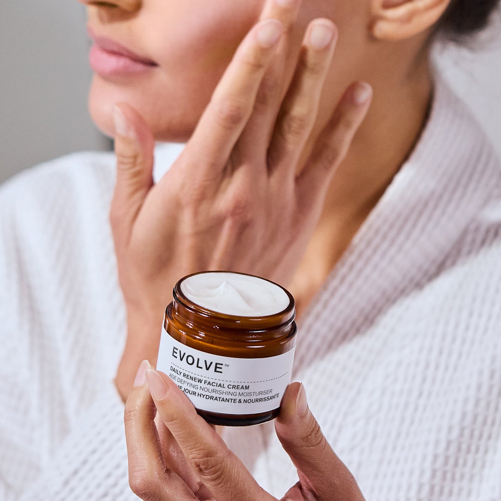 Evolve Organic Beauty Moisturizer Daily Renew Facial Cream - USA