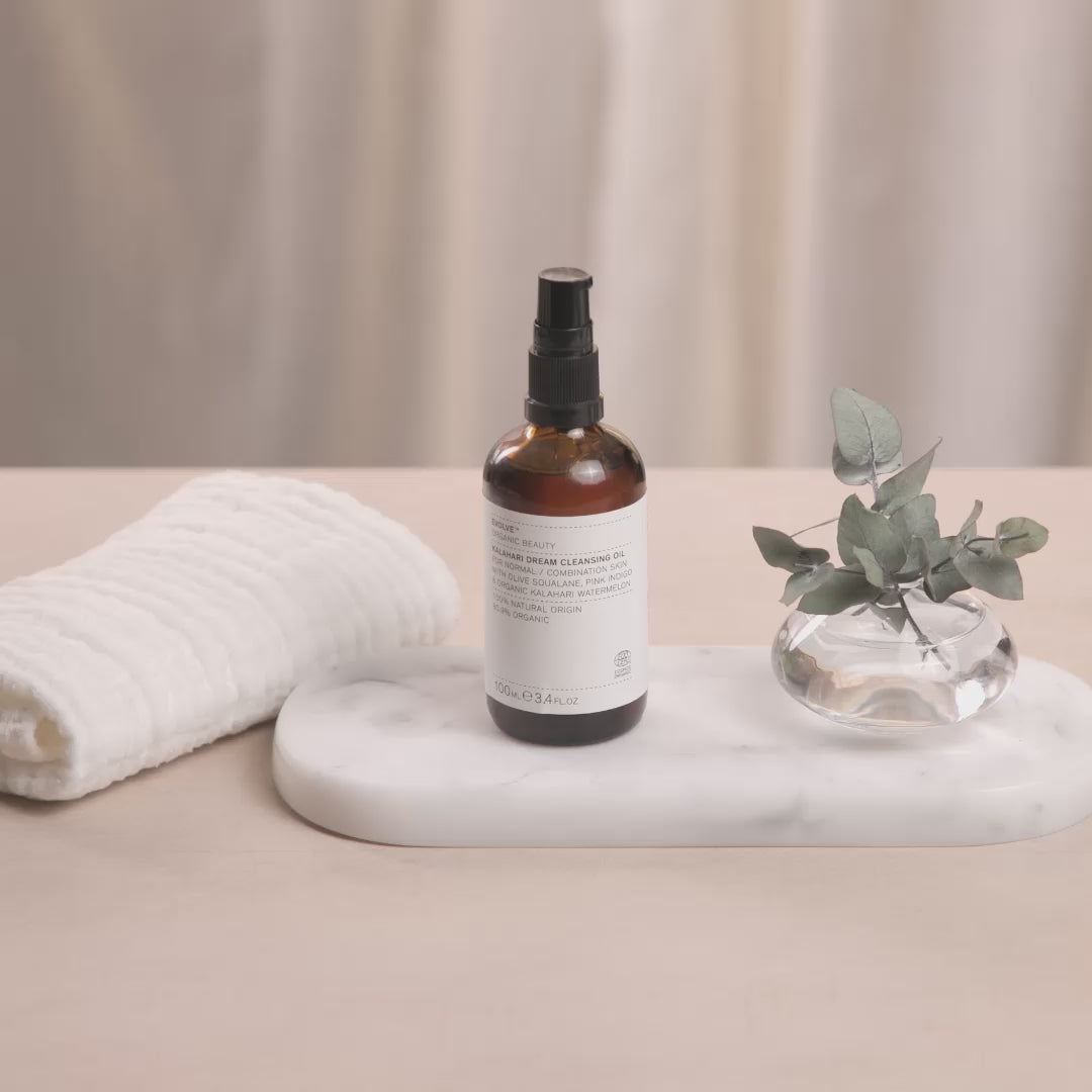 a video showing how to apply kalahari dream cleansing oil