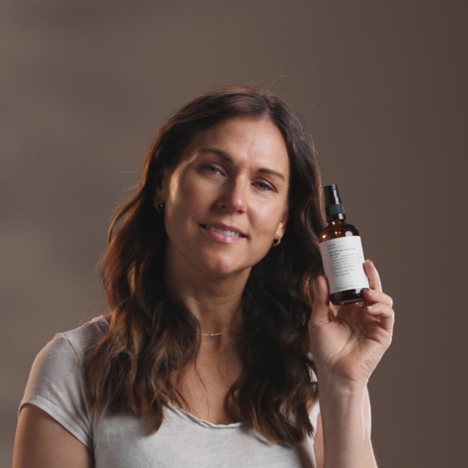 video of woman applying Age defying hydrating face mist evolve organic beauty